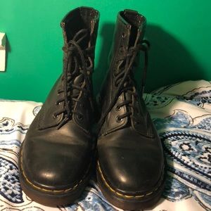 Dr. Marten Air Cushion Soles 8-eyed boots